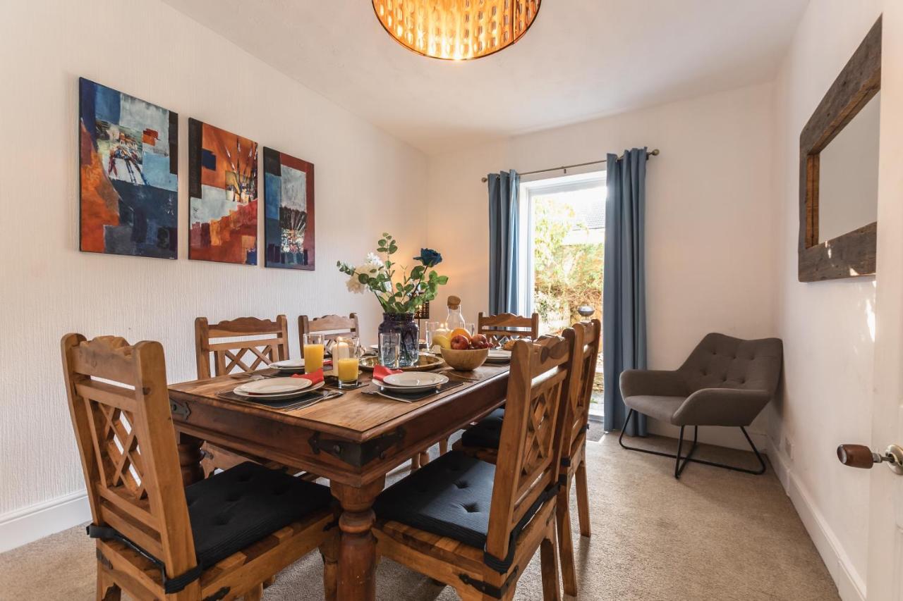 3-Bedroom House L Fast Wi-Fi L Garden L Newly Decorated L Close To Shops And Restaurants Борнмът Екстериор снимка